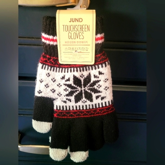 NWT TOUCHSCREEN WINTER GLOVES. ONE SIZE. - Picture 2 of 3